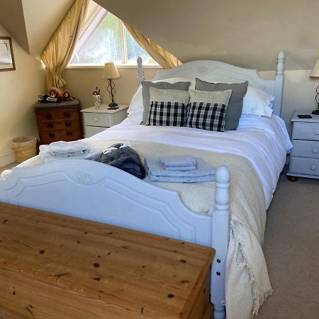 5 Charlton Mill Way B&B Chichester Bagian luar foto