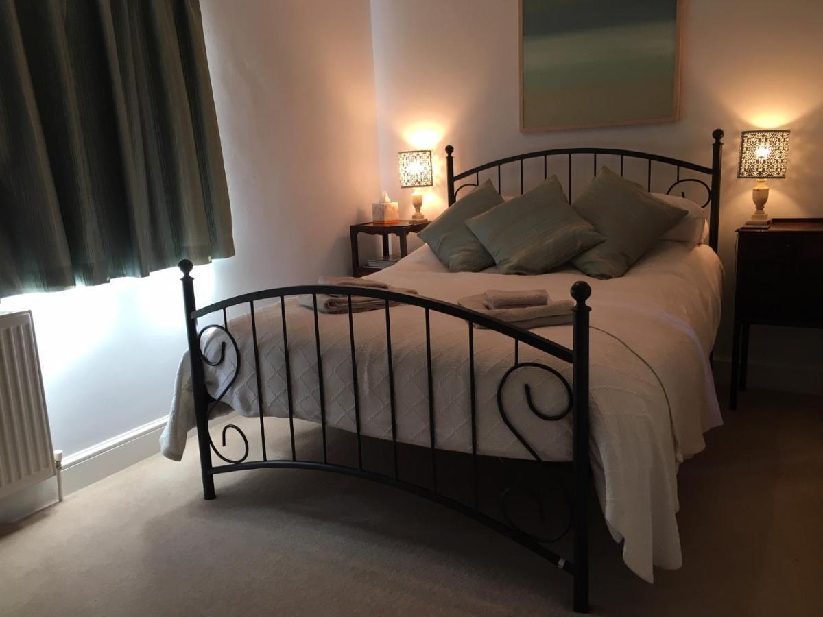 5 Charlton Mill Way B&B Chichester Ruang foto