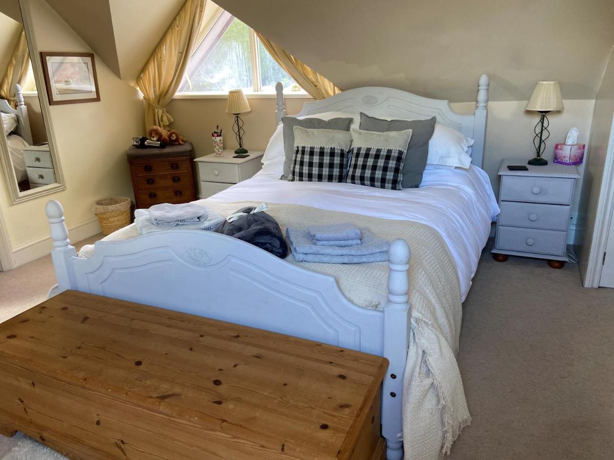 5 Charlton Mill Way B&B Chichester Bagian luar foto
