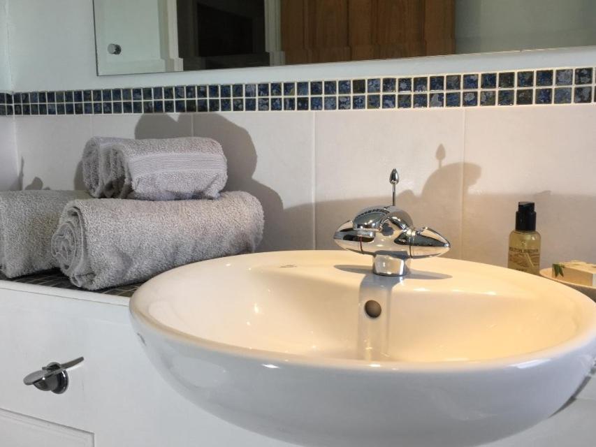 5 Charlton Mill Way B&B Chichester Ruang foto