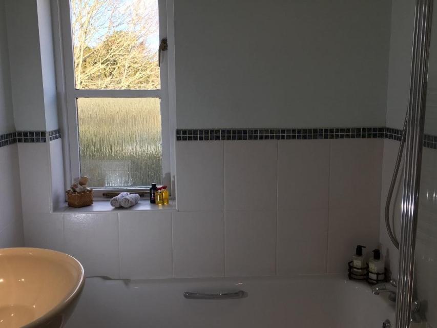5 Charlton Mill Way B&B Chichester Ruang foto